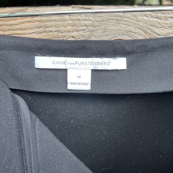 DIANE von FURSTENBERG Black knee length knit skirt  - Size 14 - Picture 3 of 3